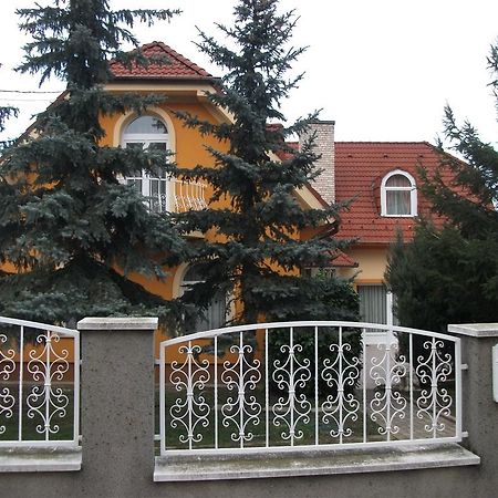 فندق Jobor Vendeghaz Győrújbarát المظهر الخارجي الصورة